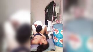 Ở chung cùng em gái chubby vú to lồn múp dâm đãng bú mút con cặc điêu luyện địt tê ồn