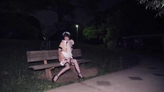 Cô gái thủ dâm nơi công cộng bị phát hiện bị đụ 2