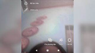 bé HS bím múp móc bím thủ dâm với bàn chải đánh răng