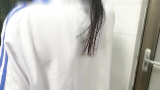 Đang Nghe Điện Thoại Bất Ngờ Bị Bạn Trai Chịch Phía Sau