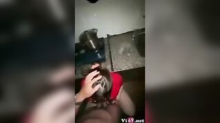 Lén ba mẹ làm tình với em trong bếp lúc đang nấu cơm