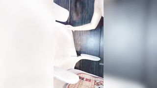 Em xinh mới lớn tự sướng với quả dưa phê vãi ò