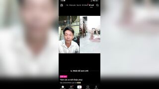 Trả kèo  pk thà  chai nước vào mu
