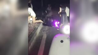 GÁI XINH TRUNG QUỐC ĐÁNH NHAU LỘT ĐỒ