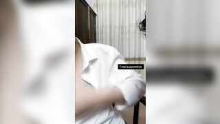 Gái xinh show cho bạn trai bóp vú khủng trên live.