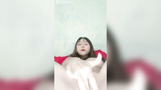 Nữ sinh lớp 12 thủ dâm bằng thỏi son