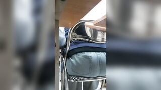 tiếp tục sờ mông em sinh sinh viên trong lớp