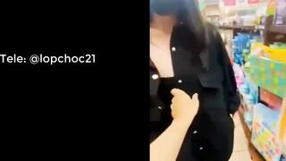 Nàng sôi nổi mong thân mật tại siêu thị
