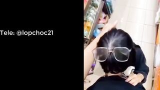 Nàng sôi nổi mong thân mật tại siêu thị