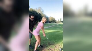 Giới nhà giàu tận hưởng bộ môn golf