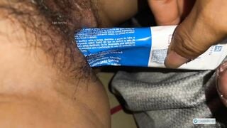 Khốn nạn nhân lúc e gái ngủ lén vào phòng dùng bịch keo đâm vào lồn e gái