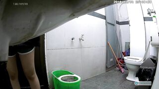 Đặt camera quay lén trong nhà vệ sinh quay lén mấy e sinh viên đi tắm