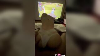 Cô bạn thân mới lớn em còn đòi vừa xem phim hoạt hình vừa chịch 2