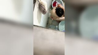 Em gái rửa bươm bướm trong kỹ túc xá