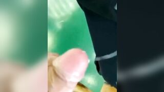 Lén xuất đầy áo gái lạ ở trường đại học