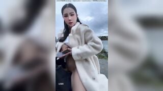Gái dâm thích địt nhau với trai ngoài đường vú lồn múp nhiều nước
