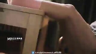 Uống rượu say cùng em họ nứng quá đè nhau ra địt luôn bú mút con cặc siêu dâm lồn non