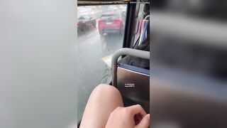Sục cặc cho người lạ trên xe khách dâm đãng