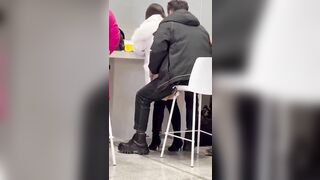 2 đứa dâm địt nhau ngay trên quầy thanh toán dâm đãng