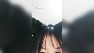 Cùng em ghệ Loli Cosplay siêu xinh với cái lồn không lông livestream chịch nhau