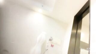 Thấy nhỏ bạn đang nằm nghỉ trưa thì mò vào dụ dỗ gạ chịch em nó quan hệ tình dục