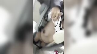 Vào bịt miệng bóp vú móc lồn em crush ngay trong nhà vệ sinh nữ