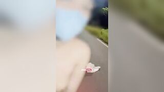 Thua kèo em gái cởi đồ khoả thân trên đường ngay trong đêm