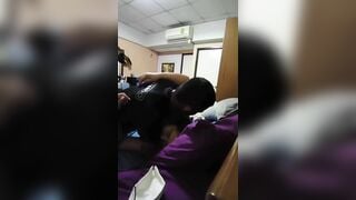 Thằng em khốn nạn anh trai đi làm là lẻn vào phòng chi dâu vuốt ve gạ địt vú to