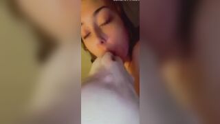 Cô chủ vừa chia tay bạn trai Thì được chú chó Ăn ủi bằng Lưỡi