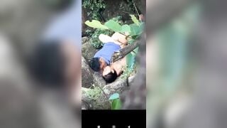 Quay lén đang đi leo núi thì bắt gặp cặp đôi đang địt nhau sướng vl