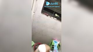 Quay lén em sinh viên đeo kính cận vú to lồn non dâm đãng