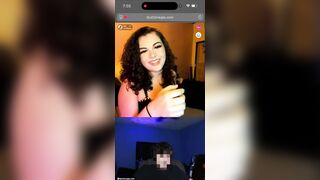 Omegle teen khoe khuyên vú với trai lạ
