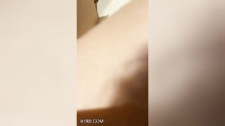 Mở cửa khách sạn chịch em vừa sợ vừa nứng anh dập được mấy cái đã xuất tinh 2
