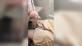 Đi chơi bạc thua bị mấy anh trai địt cho tê lồn từ xe khách về nhà