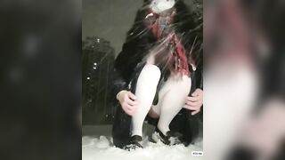 Trời tuyết mà em rau ra đường khoe hàng đái dâm đãng kích thích