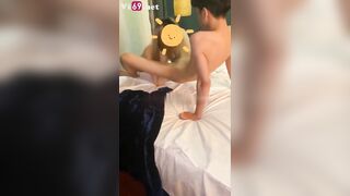 Bé sinh viên kính cận chơi bạo threesome với bạn thân không bao 2