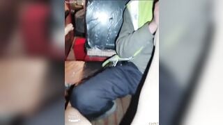 Anh công nhân may mắn địt nhau với em gái ngon trên xe bú lồn cưỡi cặc kích thích