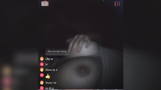 Gái xinh show vú to cho ae trên ỏm tv sục