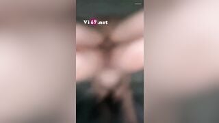 Đang địt Nhau mà anh rút Chim ra làm e nứng, Móc Lồn bắn Nước ướt Hết điện thoại