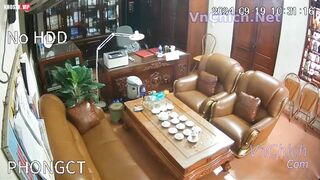Hack camera Hiệu trưởng lộ clip lếu lều các nữ giáo viên, phụ huynh nâng điểm cho con