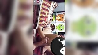 Thằng con nuôi nghịch tử quay lồn mẹ cho đám bạn ở lớp