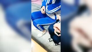 Gạ gẫm rủ 2em học sinh c2 dẫn về nhà rồi dắt vào phòng địt threesome trần với 2 em