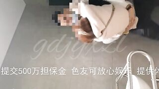 Địt nhau với em ny dâm đãng của th b trg nhà vệ sinh khi cả đám đi nhậu chung