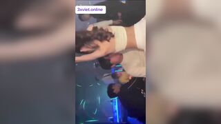 H Clup e Nhân Viên Cứ Dô Lồn Bắt Uống nước Đái djt nhau ơt bar vs khách