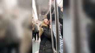 Nứng lồn, E Sinh viên Bú Cu người Lạ Ở Tầu Điện ngầm Lút Cán djt nhau