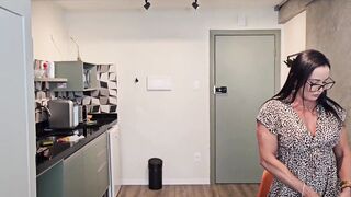 Bắt sống co rể thủ dâm, mẹ vợ yêu luôn
