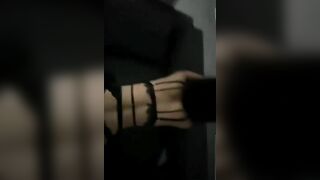 Đang đi xe mà em rau dâm kính cận lên cơn nứng nên phải vội về nhà đụ P2