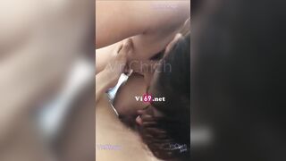 Chị còn chưa kịp cởi quần chịch mới mút thôi em đã xuất tinh luôn rồi