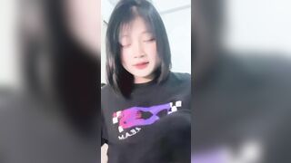 Em gái xinh xắn vếu to 😍