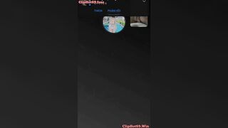 Nứng cặc Teen HS vào TTTM Nhét Toy chát Sex Trong WC vs người yêu